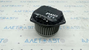 Motorul ventilatorului de încălzire al Nissan Murano Z52 15- are un conector rupt