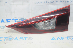 Lumină capac interior portbagaj dreapta Mazda 3 14-18 BM halogen pentru lustruire