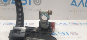 Bateria + borna pozitivă a demarorului Nissan Leaf 13-17 s-a oxidat