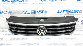 Решетка радиатора grill со значком VW Passat b8 16-19 USA R-Line, песок