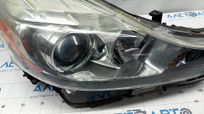 Far dreapta fata Toyota Prius V 15-17 gol, odihna, halogen, nisip, crepon