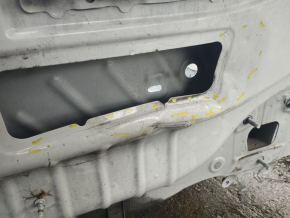 Panoul din spate al Chevrolet Volt 16- de pe caroserie, alb, zdrobit.