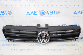 Решетка радиатора grill со значком VW Golf 15-17 песок, мелкие царапины