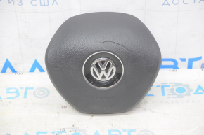 Airbag airbag în volanul șoferului VW Golf 15 - conturul airbag-ului este vizibil