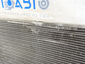 Radiatorul de răcire a apei pentru Mitsubishi Outlander Sport ASX 10- 2.0 2.4 este îndoit.