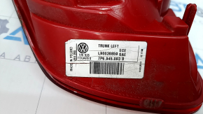 Lampă interior portiere portbagaj stânga VW Touareg 13-14 halogen tip 2, uzată, ciobită