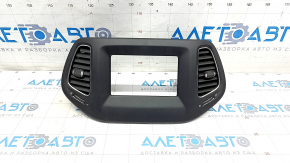 Deflectorul central al conductei de aer al tabloului de bord Jeep Compass 17 - argintiu, sub 7 inchi