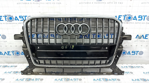 Решетка радиатора grill Audi Q5 8R 13-17 рест, глянец, хром, хром вставки, под парктроники песок, трещина, царапины