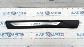 Decorație prag stânga BMW X5 F15 14-18 neagră cu inserție cromată, zgârieturi