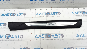 Decorație prag dreapta față BMW X5 F15 14-18 neagră cu inserție cromată, zgârieturi, ornamente dezlipite