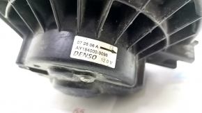 Motorul ventilatorului de încălzire pentru Toyota Camry v30.