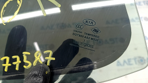 Стекло двери треугольник заднее левое Kia Optima 11-16 царапина