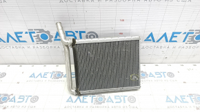 Radiatorul de incalzire pentru Toyota Prius V 12-17 este strivit