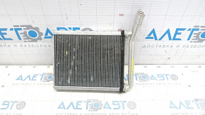 Radiatorul de incalzire pentru Toyota Prius V 12-17 este strivit