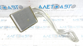 Radiatorul radiatorului Ford Fiesta 11-19 este strivit