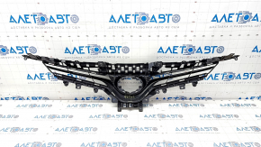 Grila radiatorului Toyota Camry v70 18-20 LE\XLE este stricata, lipsesc fragmente