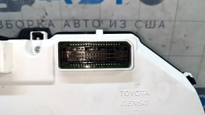 Щиток приборов Toyota Camry v70 18- LE\SE царапины, сломана защелка