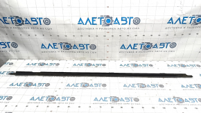 Молдинг дверь-стекло центральный передний левый VW Passat b8 16-19 USA хром, царапины