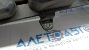 Абсорбер заднего бампера Chevrolet Camaro 16- пластик, сломана направляющая, трещина в креплении