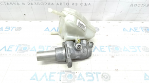 Главный тормозной цилиндр с бачком Mercedes C-class W205 15-18 с крышкой