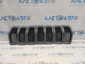 Решетка радиатора grill Jeep Cherokee KL 14-18 дорест, графит, комплект 7шт Trailhawk, царапины на 6 и 7 решетке