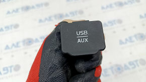 Hub USB, AUX Nissan Sentra 13-19 cu capac