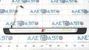 Накладка порога вненш передняя левая Audi A4 B9 17- S-Line с подсветкой, царапины, сломана направляющая, тычки