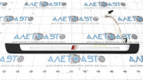 Накладка порога вненш передняя правая Audi A4 B9 17- S-Line с подсветкой, царапины, сломана направляющая, тычки