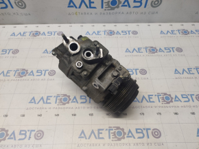 Compresorul de aer condiționat Ford Fusion mk5 13-20 2.0T 2.5 cu un ciobitură pe șurubul de antrenare.