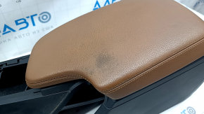 Consola centrală cu cotieră pentru BMW 4 F32/33/36 14-16, neagră, cotiera din piele maro, cotiera uzată.