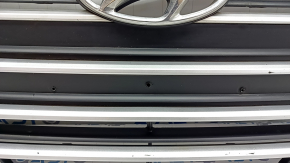 Решетка радиатора grill Hyundai Elantra AD 17-18 дорест, матовый хром, с эмблемой, царапины, песок, не заводские отверстия