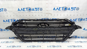 Решетка радиатора grill Hyundai Elantra AD 17-18 дорест, матовый хром, с эмблемой, царапины, песок, не заводские отверстия