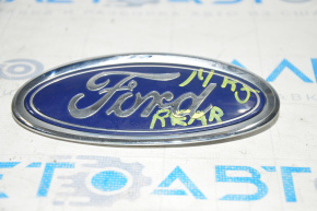 Emblema capacului portbagajului Ford Fusion mk5 13-20 cu prindere rabatabilă.