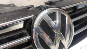 Решетка радиатора grill VW Jetta 15-18 USA со значком, с хромом, песок