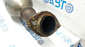 Țeava de eșapament cu catalizator Toyota Camry v55 15-17 2.5 usa este ruginită, știfturile au fost tăiate.