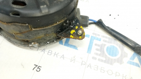 Motor ventilator de racire dreapta Toyota Prius 30 10-15 suruburile din elementele de fixare sunt sparte