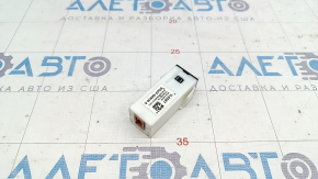 Hub USB Mazda 3 19-