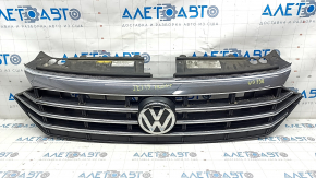 Решетка радиатора grill VW Jetta 19- с эмблемой, под радар, песок, надлом крепления