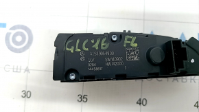 Butoanele de control de pe consola centrală stânga a Mercedes GLC 16-22 tip 1.