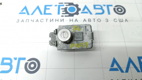Личинка замка двери передней левой Chrysler Pacifica 17-26
