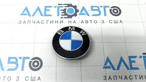 Эмблема капота BMW X3 G01 18-21 примята, царапины