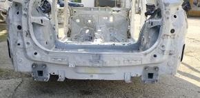 Panoul din spate al lui Mazda CX-30 20 - alb, pe caroserie