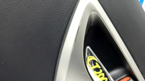 Обшивка двери карточка задняя правая Lexus CT200h 11-13 кожа черная, царапины