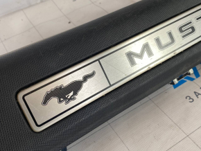 Накладка порога передняя правая Ford Mustang Mach-E 21-26 черная с вставкой, царапины