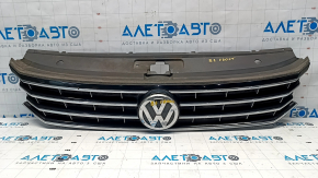 Решетка радиатора grill со значком VW Passat b8 16-19 USA, песок