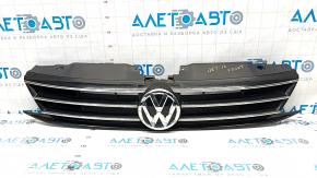 Решетка радиатора grill VW Jetta 15-18 USA со значком, песок, полез лак