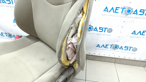 Scaunul șoferului Toyota Prius V 12-17 fără airbag, mecanic+electric, velur bej, plastic albit, curățat uscat.