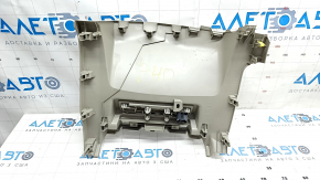 Capacul torpedoului central inferior Toyota Prius V 12-17 bej.