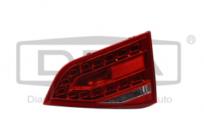 Lampa interioară pentru capacul portbagajului dreapta Audi A4 B8 08-12 pre-restilizare, sedan, cu LED-uri, nou, neoriginal.