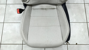 Scaun șofer VW Tiguan 18- fără airbag, electric, încălzit, piele, gri, curățat chimic, zgârieturi pe husă, cip tăiat, crăpătură